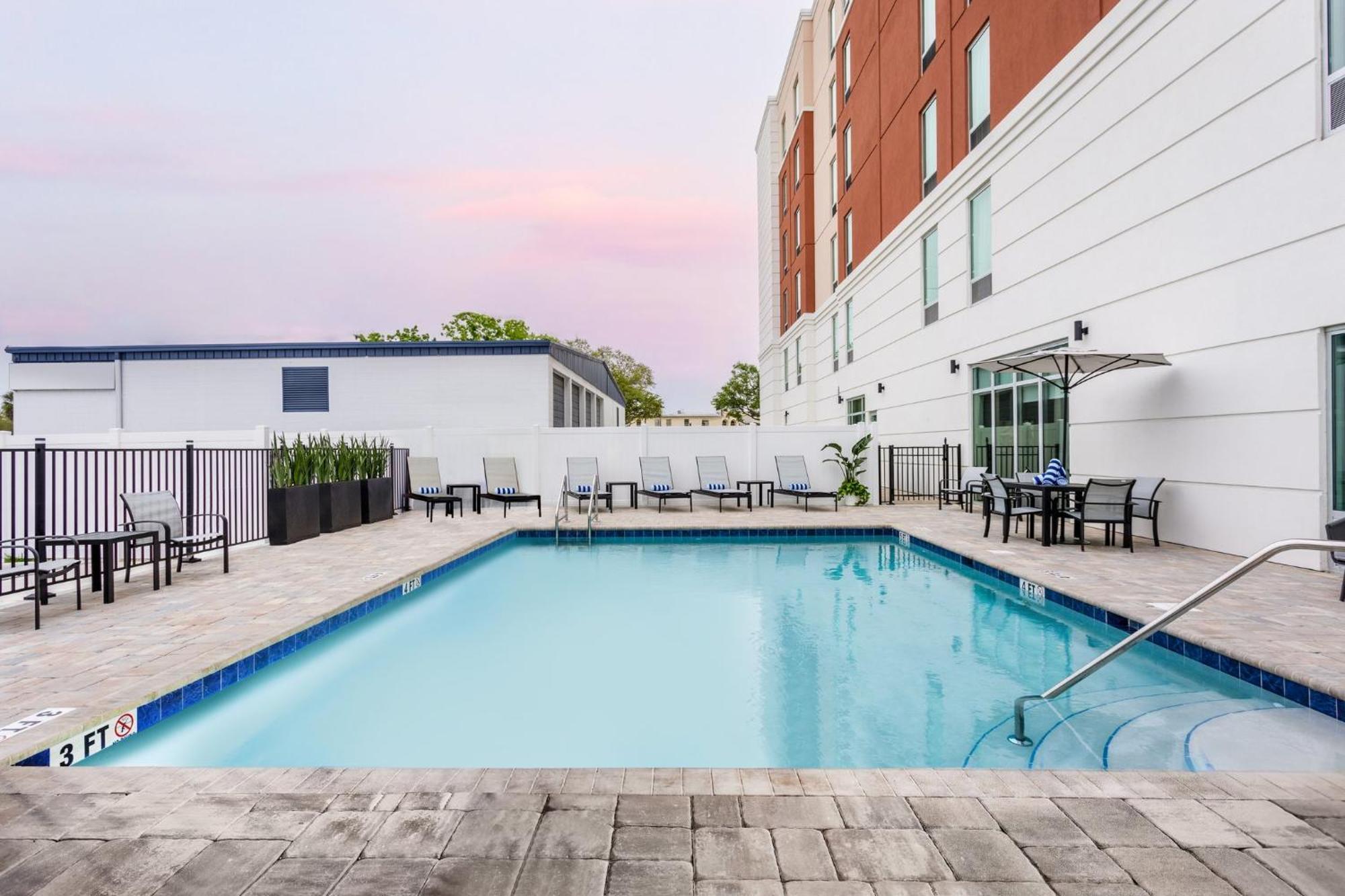 Staybridge Suites Winter Haven - Auburndale Bagian luar foto